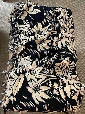 Beautiful Deep Navy and Cream, Fringed, Full Length Sarong